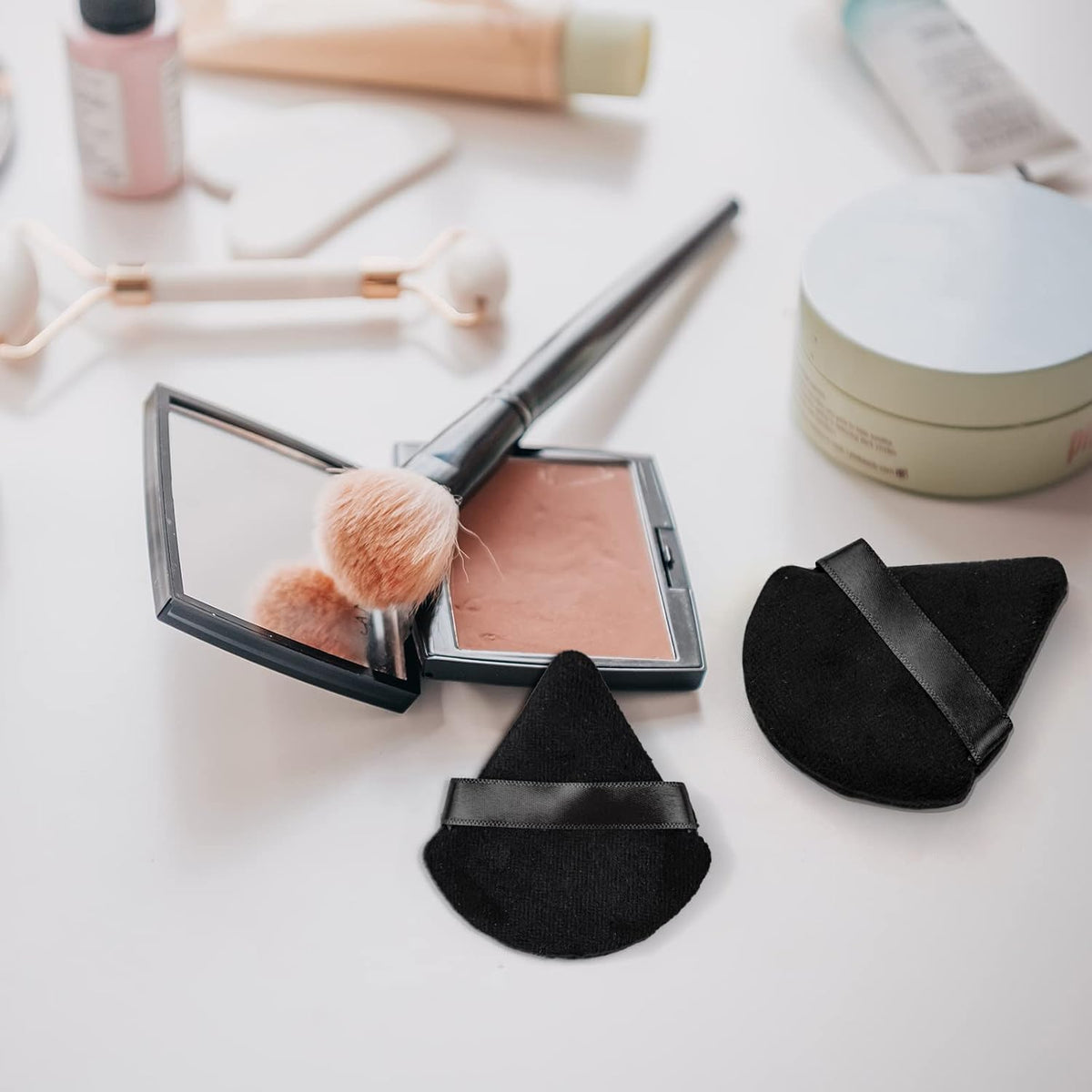 2Pcs Triangle Powder Puffs, Face Makeup Puff for Body Loose Powder Beauty Makeup Tool Black