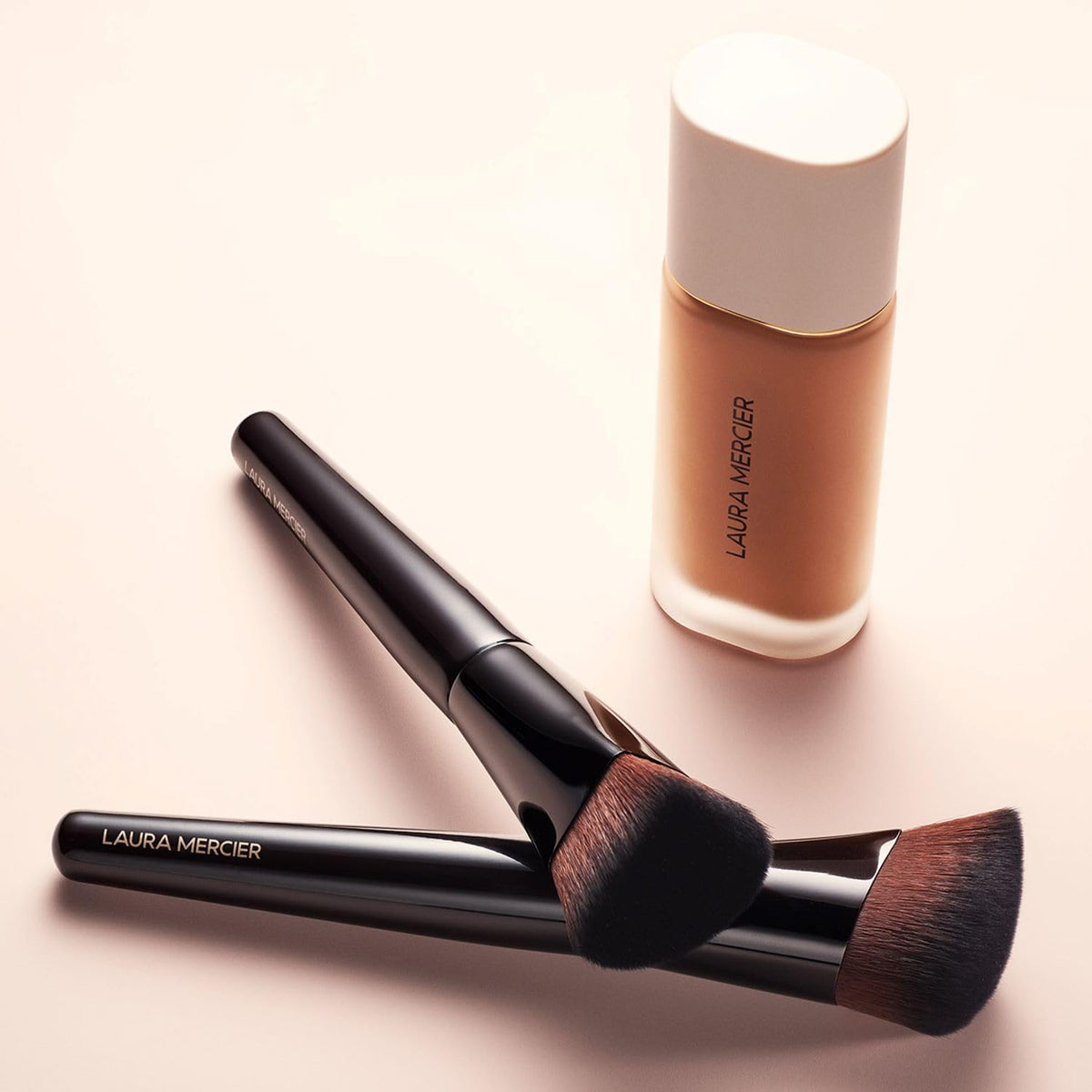 Laura Mercier Face Brush, 1 count