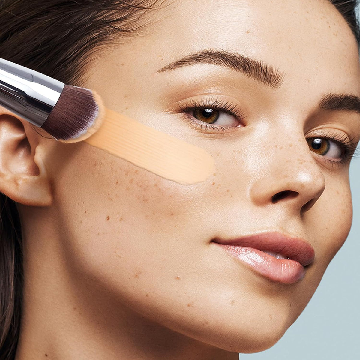 EIGSHOW Pro Slanted Kabuki Foundation Brush, Premium Makeup Brush
