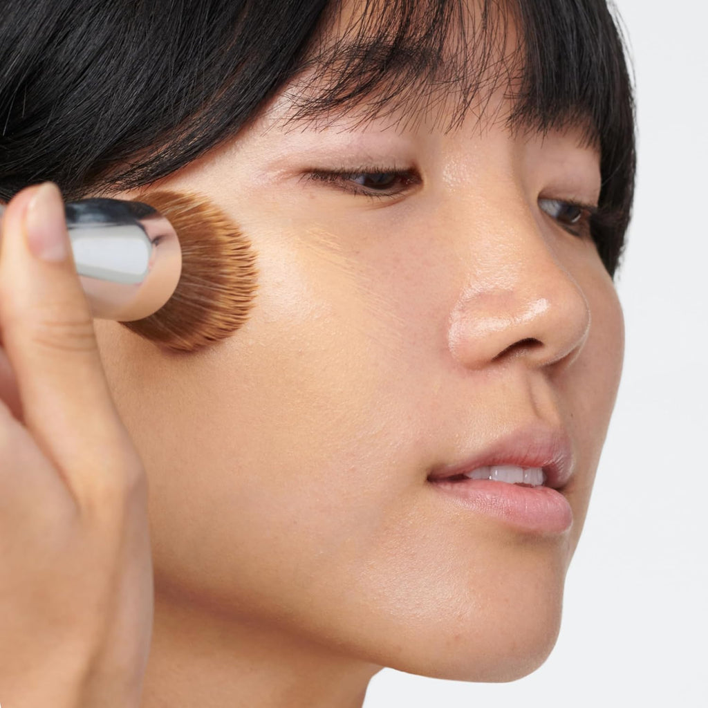 Clinique Versatile Blending Buffing Foundation Brush for Cream, Liquid, and Powder Foundation | Buildable Coverage
